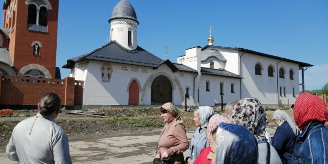 Паломники с Донбасса посетили уникальный храм Приморья