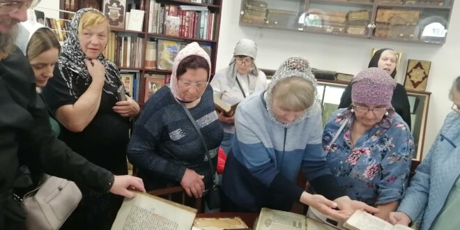 Паломники с Донбасса посетили музей Арсеньевской епархии
