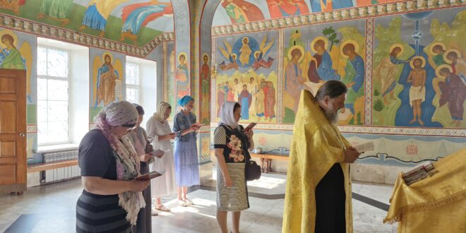 Молебен и встреча сестричества в Свято-Никольском соборе