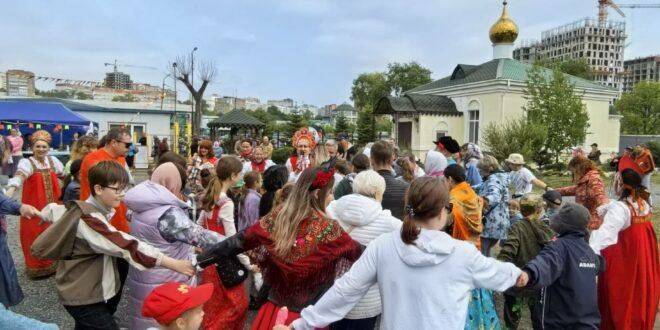 Праздник в честь Дня защиты детей прошел при храме Новомучеников