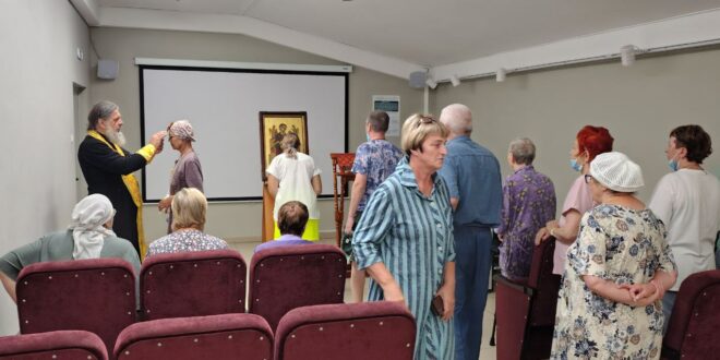 Молебен пред иконой Божией Матери «Всецарица» совершили в Онкодиспансере г.Владивостока