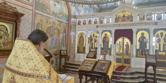 Сестры милосердия собрались на молебен святителю Иоанну Шанхайскому