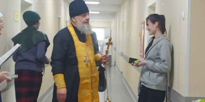 Сестры милосердия с рождественским визитом отправились в Тысякоечноечную больницу Владивостока