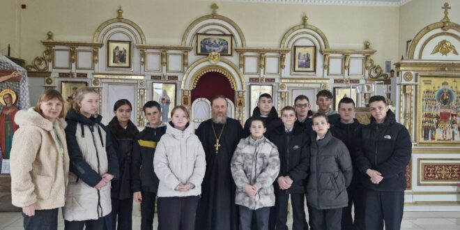 Дети из специальной (коррекционной) школы-интерната I вида для неслышащих побывали на экскурсии в храме Новомучеников и Исповедников Церкви Русской