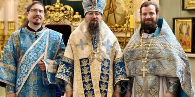 Руководитель социального отдела епархии иерей Владимир Ковальчук удостоен золотого наперсного креста