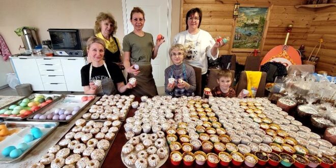 Прихожане храма Новомучеников и исповедников Церкви Русской испекли куличи для пациентов Владивостока